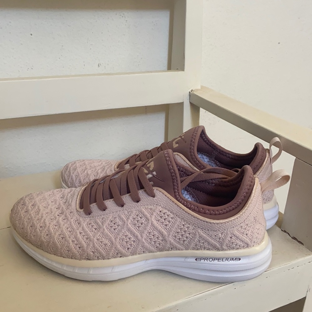 APLS PALE PINK AND SLIGHT MAUVE COLOR 6.5